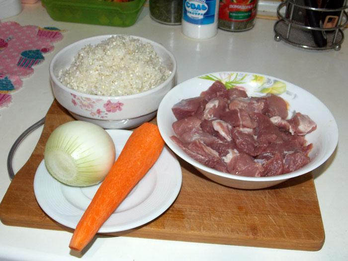 плов с мясом на сковородке