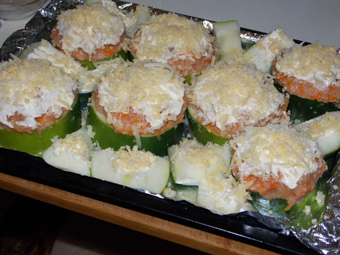 вкусные фаршированные кабачки в духовке