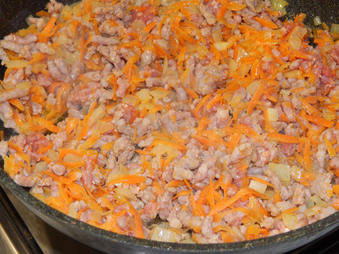 гречка по-купечески с фаршем на сковороде