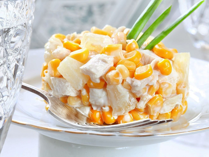 салат курица с ананасами