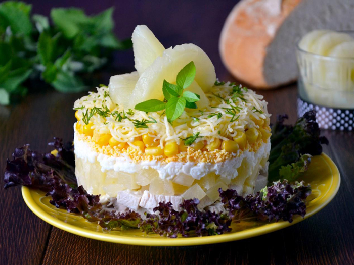 салат курица с ананасами