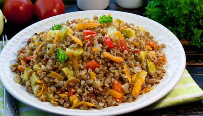 постный салат с гречкой и болгарским перцем