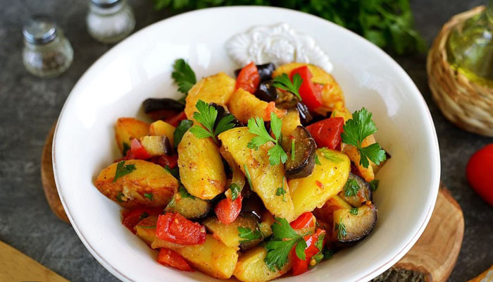салат с баклажанами и картошкой