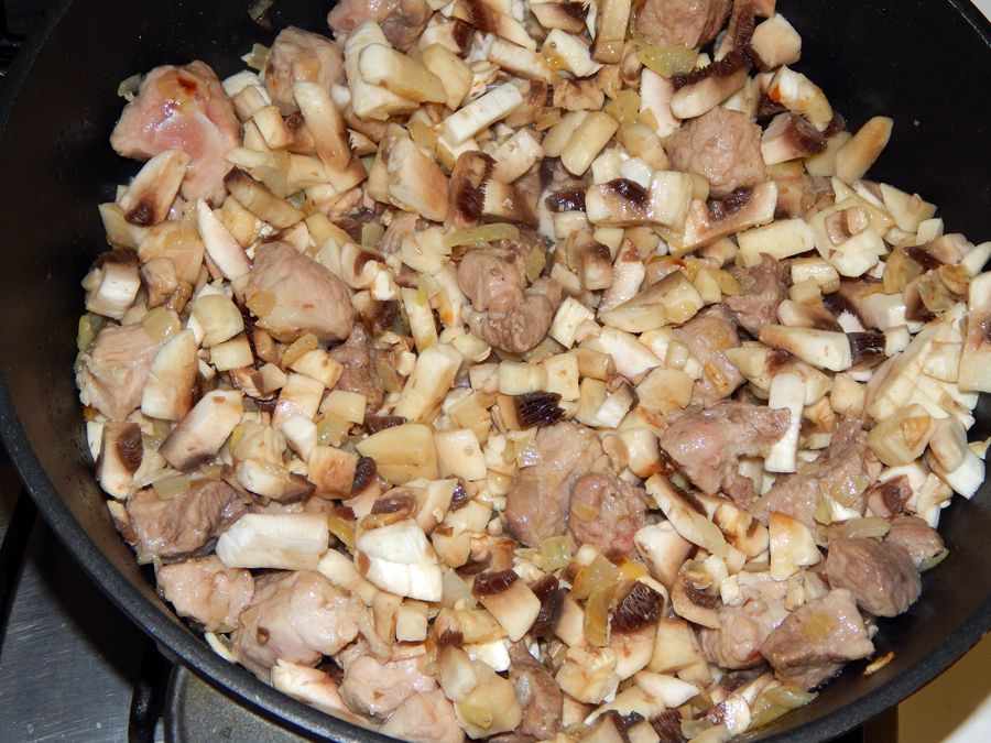 мясо лук грибы