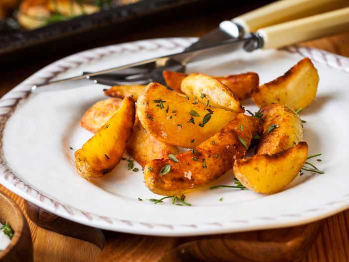 картофель запеченный дольками