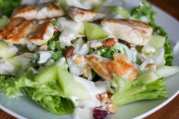 Салат с пекинской капустой и куриной грудкой