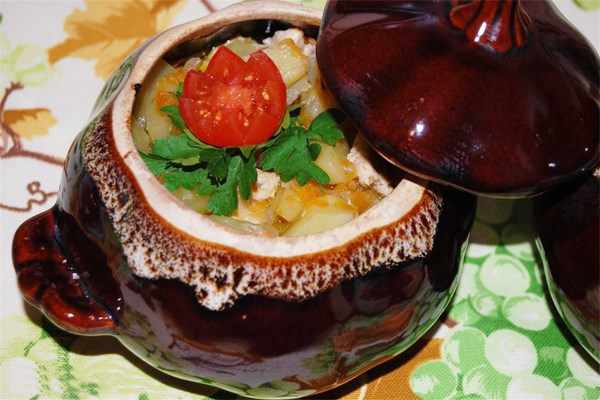 жаркое с говядиной и картошкой в горшочке