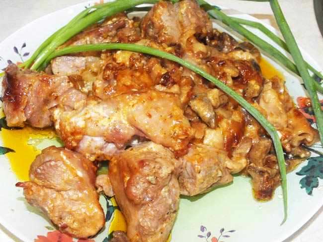 Мясо индейки с грибами в духовке